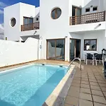 Rosa Gadis Costa Teguise