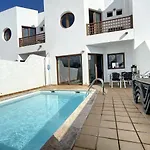 Villa Rosa Gadis