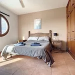 Rosa Gadis Villa Costa Teguise